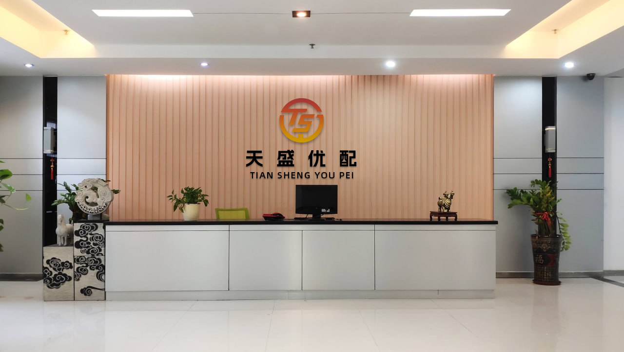 国元配资 特朗普称美联储主席鲍威尔为“蠢货”，不降息造成每年多开支6000亿美元债务利息